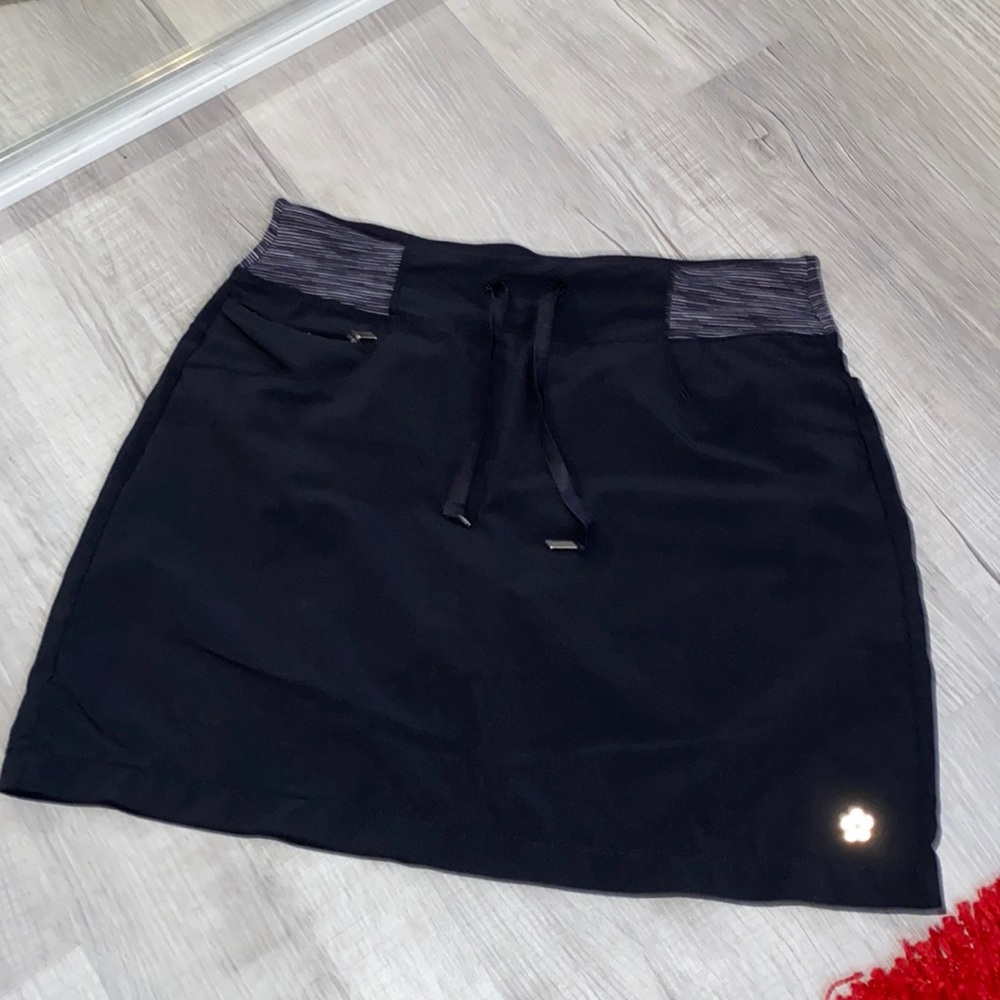 Tuff Athletics - play or work Skort! Like new - very lightweight - SZ Small 😊